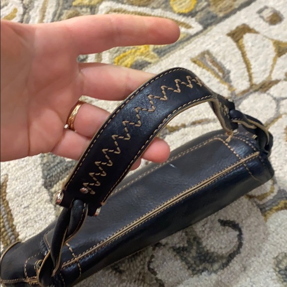 💕 Cole haan black leather medium handbag 💕 - Picture 3 of 11